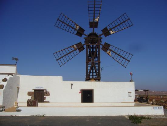 Windmill in Los Estancos